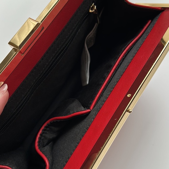 Clutch in perfect red shade - Picture 9 of 9